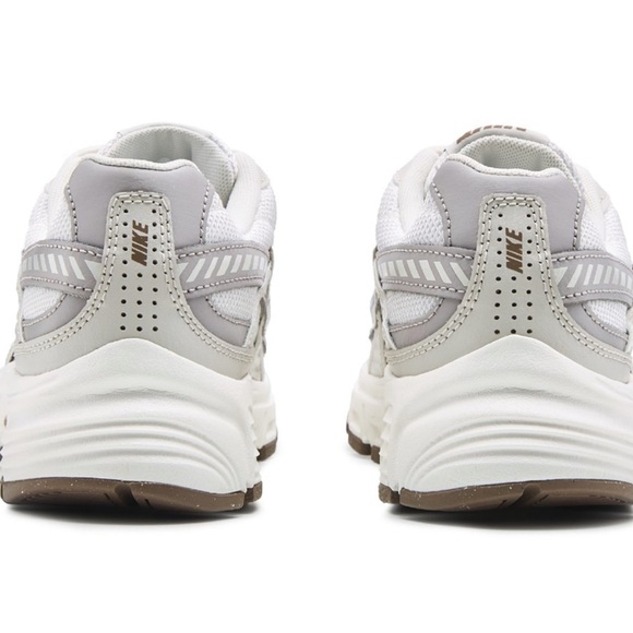 Nike Women’s Initiator Retro Sneaker - Picture 4 of 9